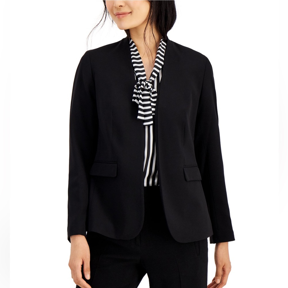 Bar III Women’s Open Front, Collarless Blazer. Lined, Size 2X in EUC. Black.